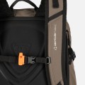 RKMCR02_ESCAPER_TOUR_25L_UMBER_RGB72DPI_05.jpg