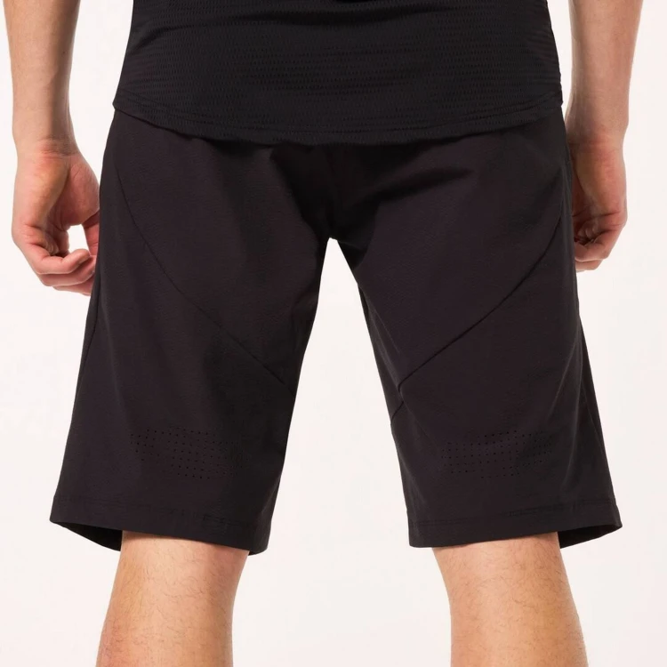 SEEKER AIRLINE SHORT BLACK 5.jpg