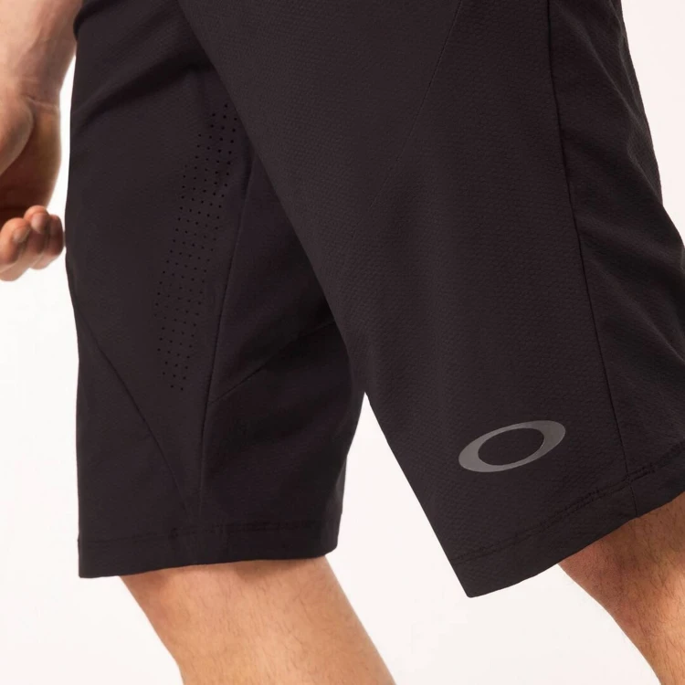 SEEKER AIRLINE SHORT BLACK 6.jpg