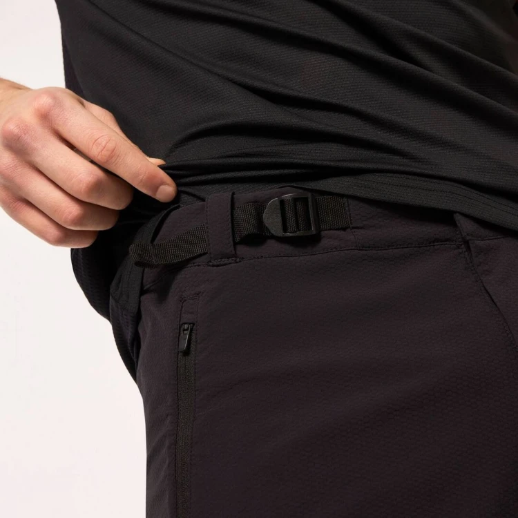 SEEKER AIRLINE SHORT BLACK 8.jpg