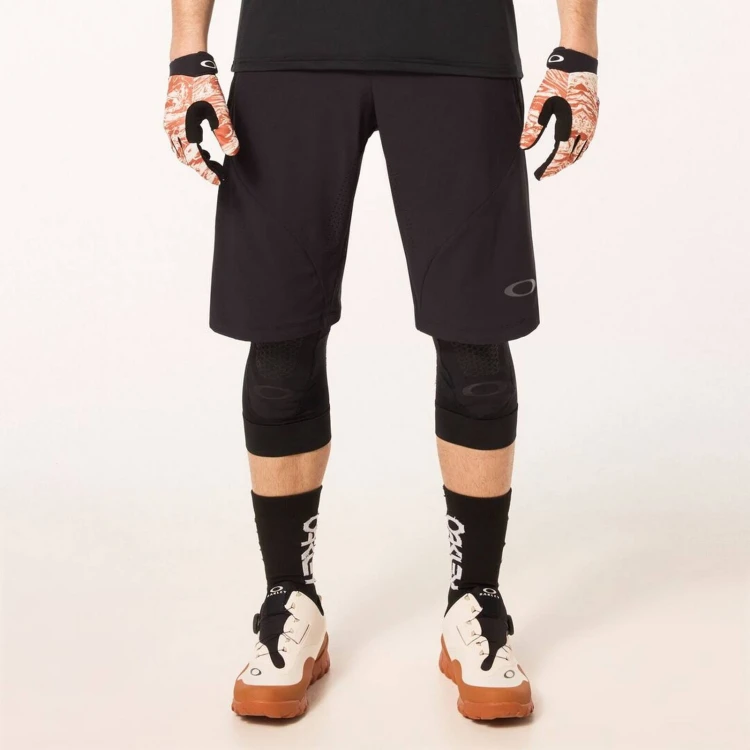 SEEKER AIRLINE SHORT BLACK 9.jpg
