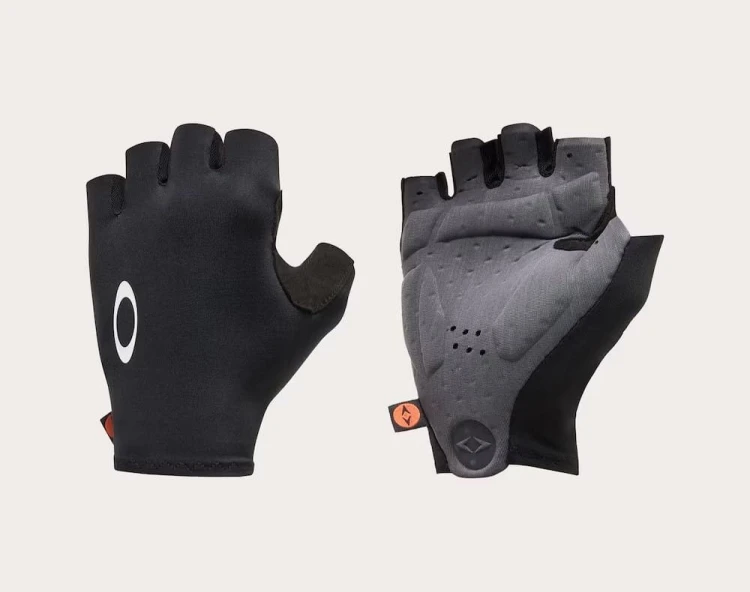 335078-oakley-drops-road-glove-20-rukavice-blackout-1741723983_67d0994f74a4a.jpg