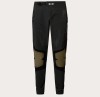 DŁUGIE SPODNIE ROWEROWE OAKLEY Seeker Edge Pant BLACKCOUT CZARNY