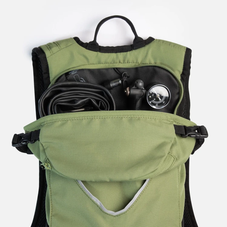 RKMCQ04_ESCAPER_BIKE_12L_GREEN_RGB72DPI_10.jpg